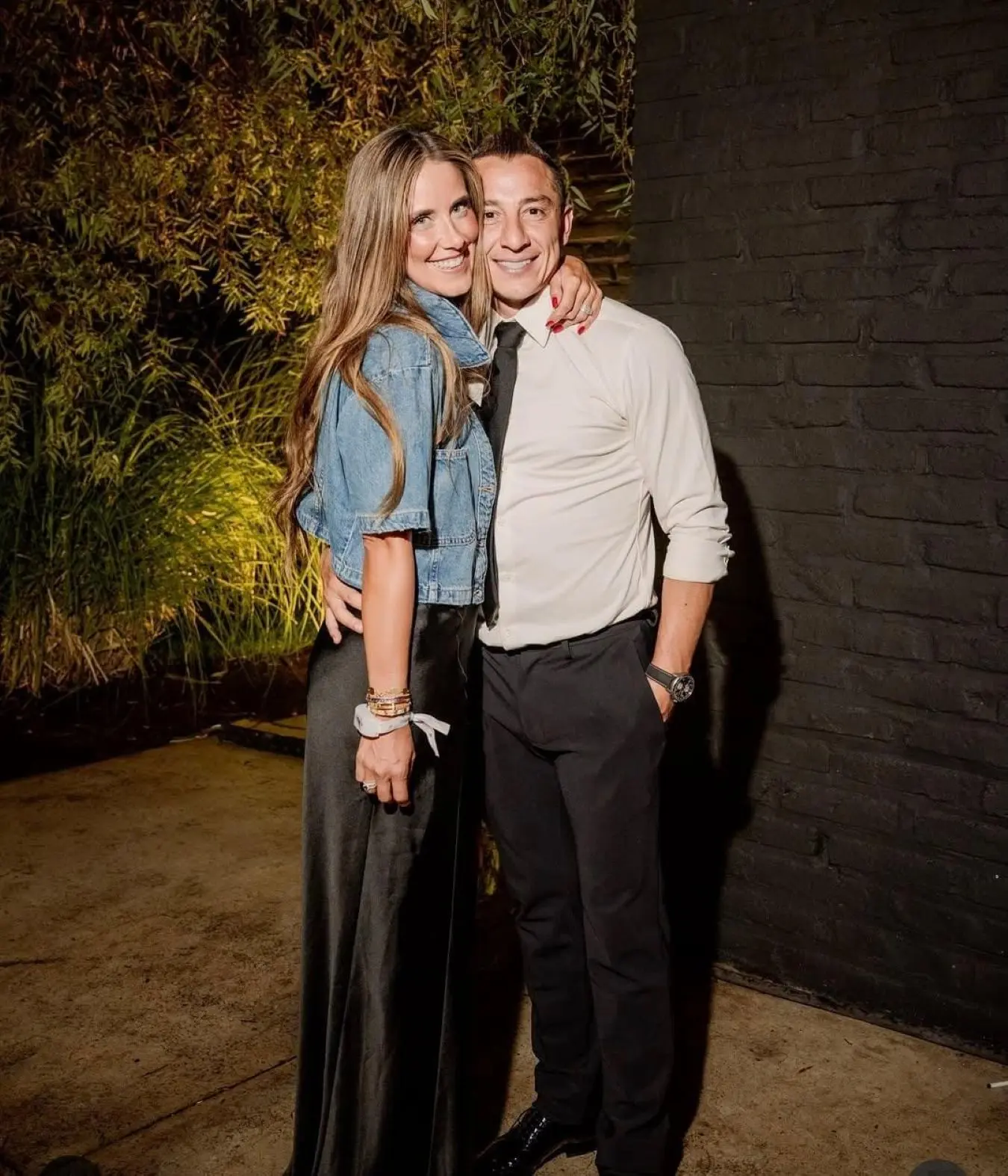 Andrés Guardado con su pareja, Sandra de la Vega. Foto: Intagram