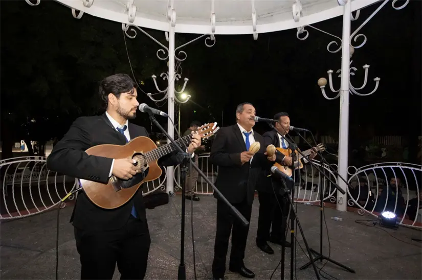 Culiacán recuerda a “El Lobito” con una noche de boleros y emoción