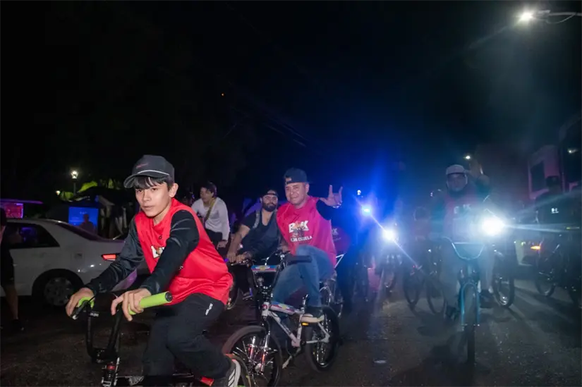 Decenas de ciclistas participan en Rodando Ando por una ciudad más activa y segura