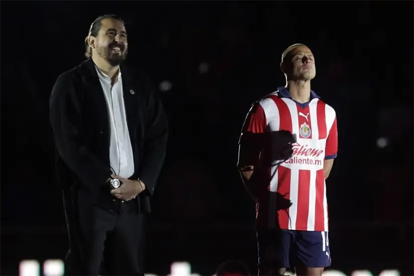 Chicharito Hernández tendrá como socio a el dueño de Chivas, Amaury Vergara. Foto: Cortesía.