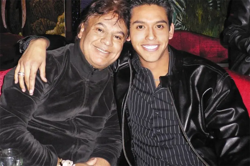 Iván Aguilera, el hijo adoptivo de Juan Gabriel, es el heredero de su fortuna. Foto: Cortesía