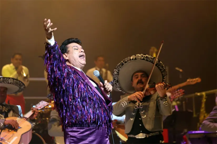 Juan Gabriel amasó una fortuna millonaria gracias a su talento y su éxito en los escenarios. Foto: Especial