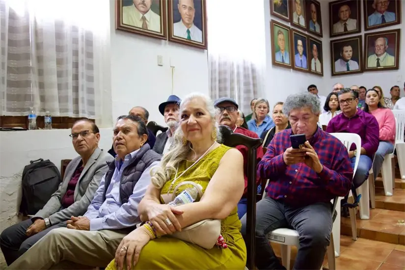 Representantes del INAH y del Museo Arqueológico de Mazatlán (MUSAM) presentes en la presentación de la obra histórica.