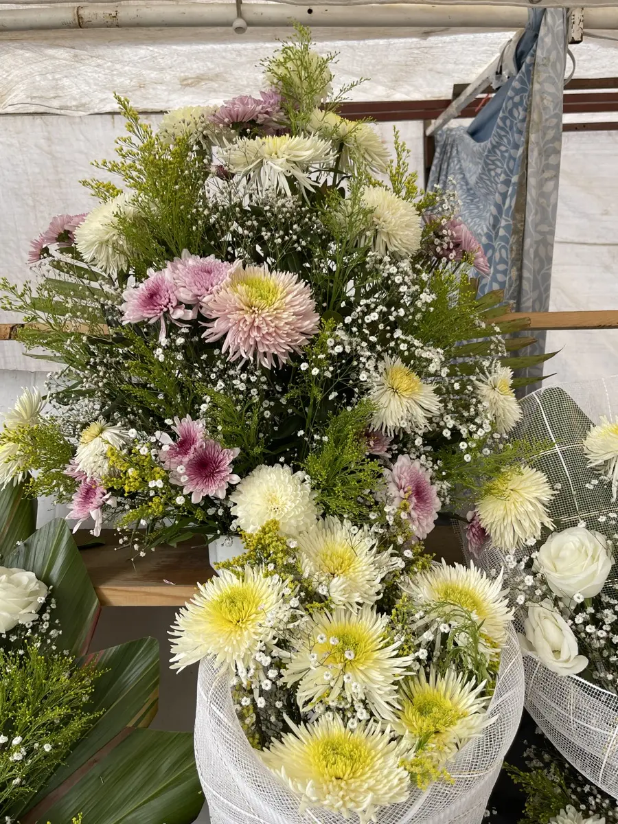 Expresar emociones a través de flores es una forma de crear lazos y fomentar la creatividad en la comunidad