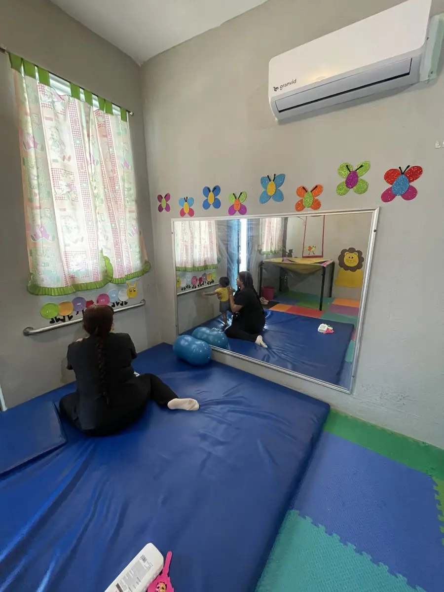 El programa de rehabilitación integral de Padres y Compadres ayuda a los niños en su desarrollo y aprendizaje