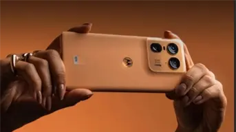 Celular Motorola que consigue la carga completa en 21 minutos y tiene buena cámara