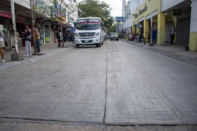Calle Ángel Flores luce nuevo rostro tras su rehabilitación con concreto estampado