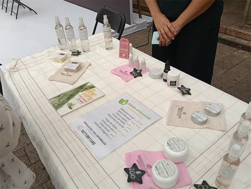 Sus productos de sábila artesanal ayudan a las personas a aliviar sus problemas de salud.