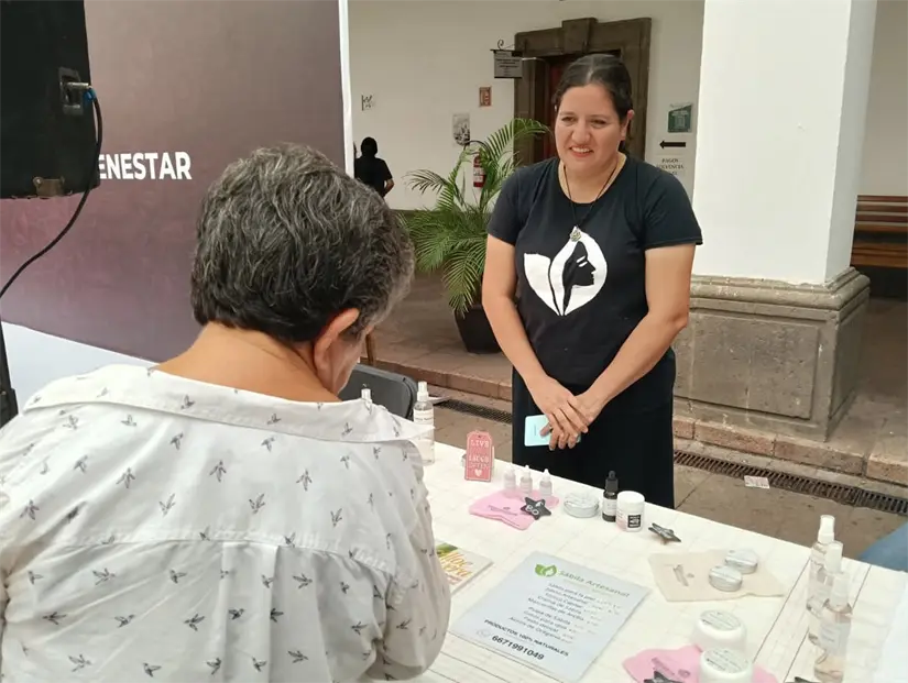 Aunque no ha sido sencillo, Irasema se dedica cada día a vender sus productos y seguir emprendiendo.