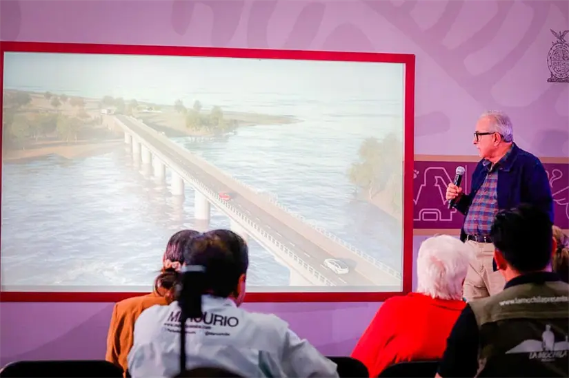 Siete de los once pilares del puente ya se encuentran firmes sobre la boca del río, con trabajos técnicos especializados.