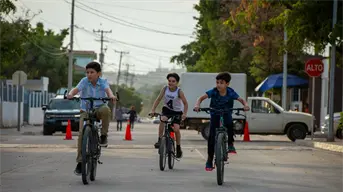 Después de 35 años, pavimentan la calle Mina de Topia en la colonia Antonio Toledo Corro en Culiacán