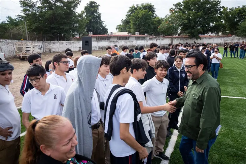 Juan de Dios Gámez inaugura cancha deportiva en Culiacán para fortalecer la sana convivencia