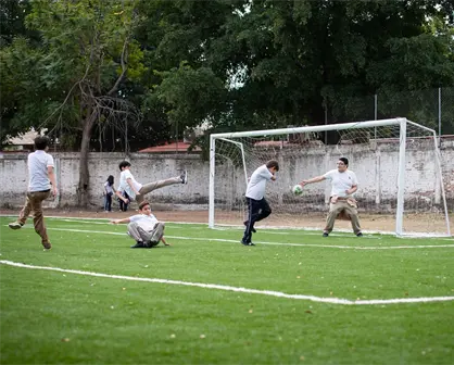 "Cuando las autoridades escuchan, los beneficios se multiplican": alumna celebra cancha con pasto sint&eacute;tico en La Campi&ntilde;a, Culiac&aacute;n
