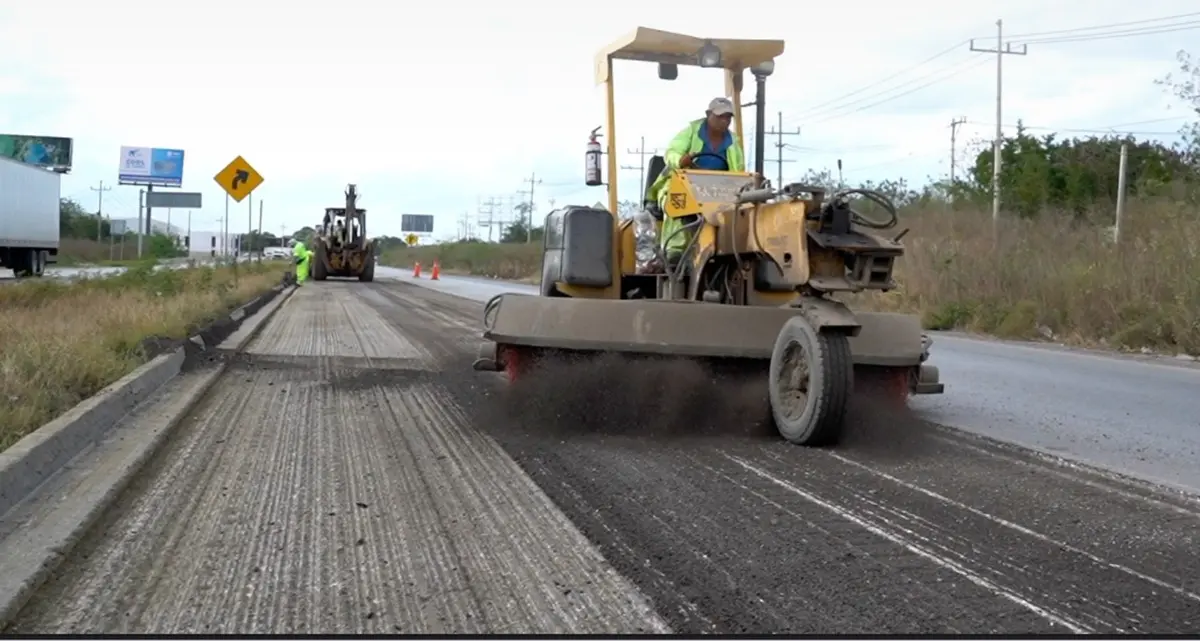 Gobierno federal presenta el Programa Nacional de Conservación de Carreteras y Bachetón 2026.