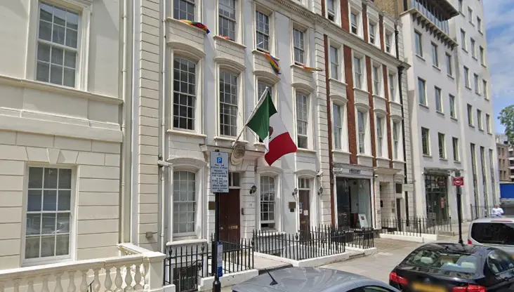 Esto gana un embajador de Reino Unido. Foto: Cortesía