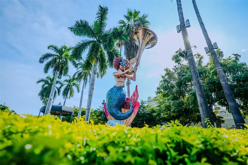 La Plazuela Machado es un escenario festivo, el corazón carnavalero de Mazatlán