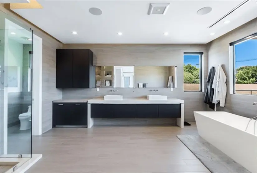 Uno de los baños del inmueble de la cantante. Foto: Realtor