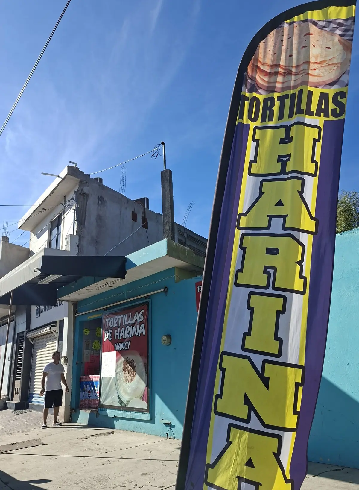 Las tortillas recién hechas llenan de aroma las tardes en la colonia Aquiles Serdán, reflejo de constancia y amor por el trabajo. Foto: Juan Madrigal