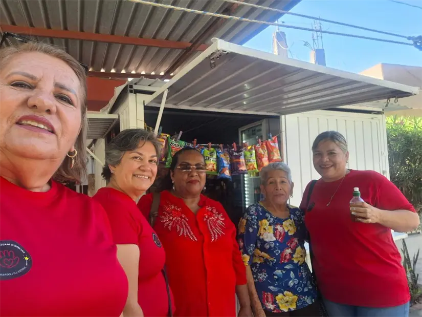 Haciendo Magia Culiacán transforma la vida de adultos mayores que aún trabajan con esfuerzo, llevando apoyo, sonrisas y esperanza a quienes más lo necesitan. Foto: Cortesía/TBN
