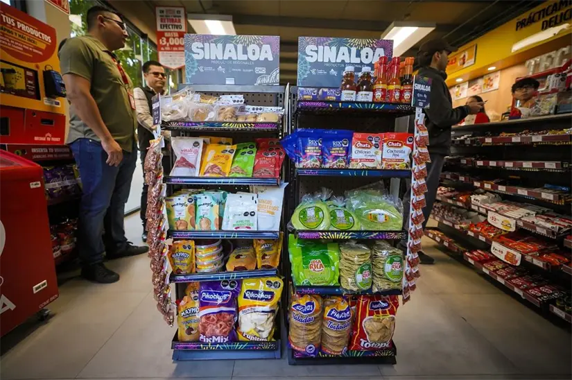 Autoridades estatales, directivos de OXXO y representantes del Tec de Monterrey inauguran el “Exhibidor Camino Comercial” con productos sinaloenses.
