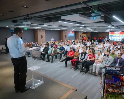 Tec de Monterrey impulsa a MiPyMEs sinaloenses con el "Exhibidor Camino Comercial" en tiendas OXXO