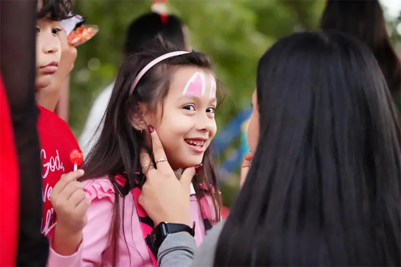 Rosca, dulces y piñata: una celebración solidaria para niñas y niños de la Progreso. Foto: Cortesía/TBN