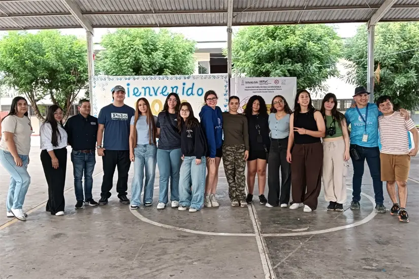 Más de 90 estudiantes de la Secundaria Técnica #90, turno vespertino, participaron en el Eco Fest, una jornada ambiental impulsada por jóvenes líderes de paz de la Prepa Tec que promueve el reciclaje a través del juego y la acción comunitaria.