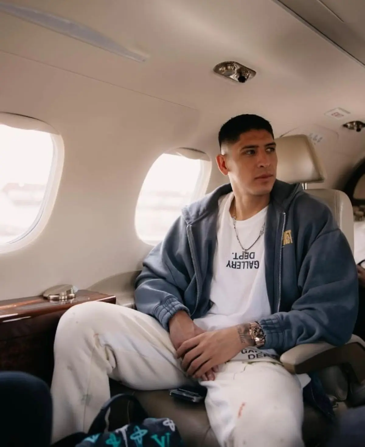 Édson Álvarez ya comienza a recoger los frutos de su carrera como futbolista profesional. Foto: Instagram