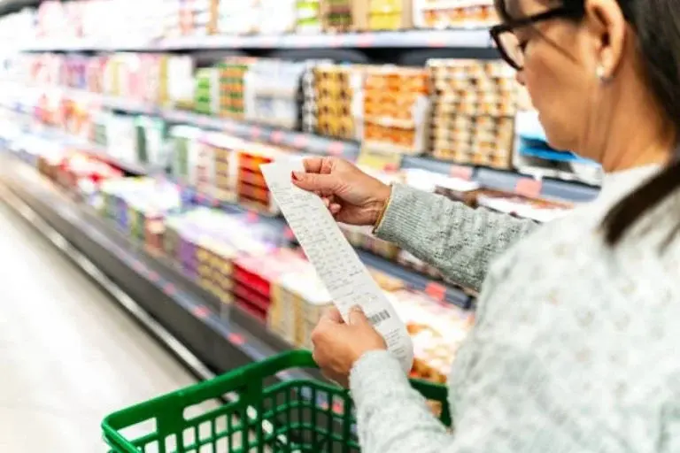 La Profeco señala que ningún establecimiento puede obligar a la revisión de su ticket. Foto: Cortesía.
