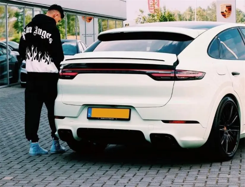 Uno de los autos de Édson Álvarez. Foto: Intagram