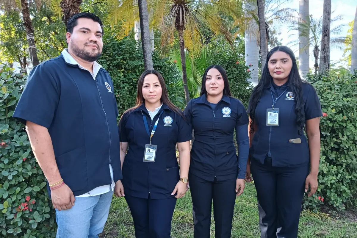 Alexis León Grave, Zenaida Guadalupe Valenzuela García, Emely Guadalupe Bórquez Avendaño y Lourdes Paola Monzón Rodríguez son estudiantes de Trabajo Social de la UAS que impulsan talleres comunitarios en la colonia Lombardo para fortalecer la unión vecinal y el bienestar de jefas de familia con el proyecto Creando Lazos.