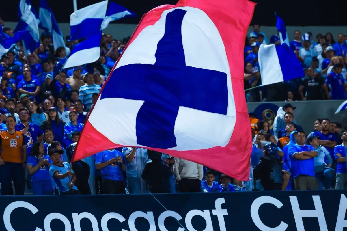 El Cruz Azul acumula casi 100 años de historia, donde no han faltado la pasión, los triunfos y las derrotas.