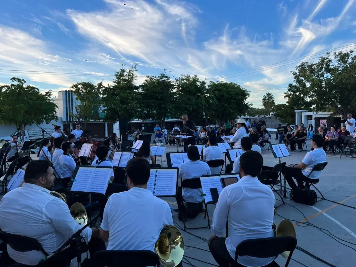 El programa El Arte Alegra tu Parque, impulsado por el Instituto Sinaloense de Cultura y Parques Alegres IAP, acercó la música sinfónica a las familias de Prados del Sur. Foto: ISIC