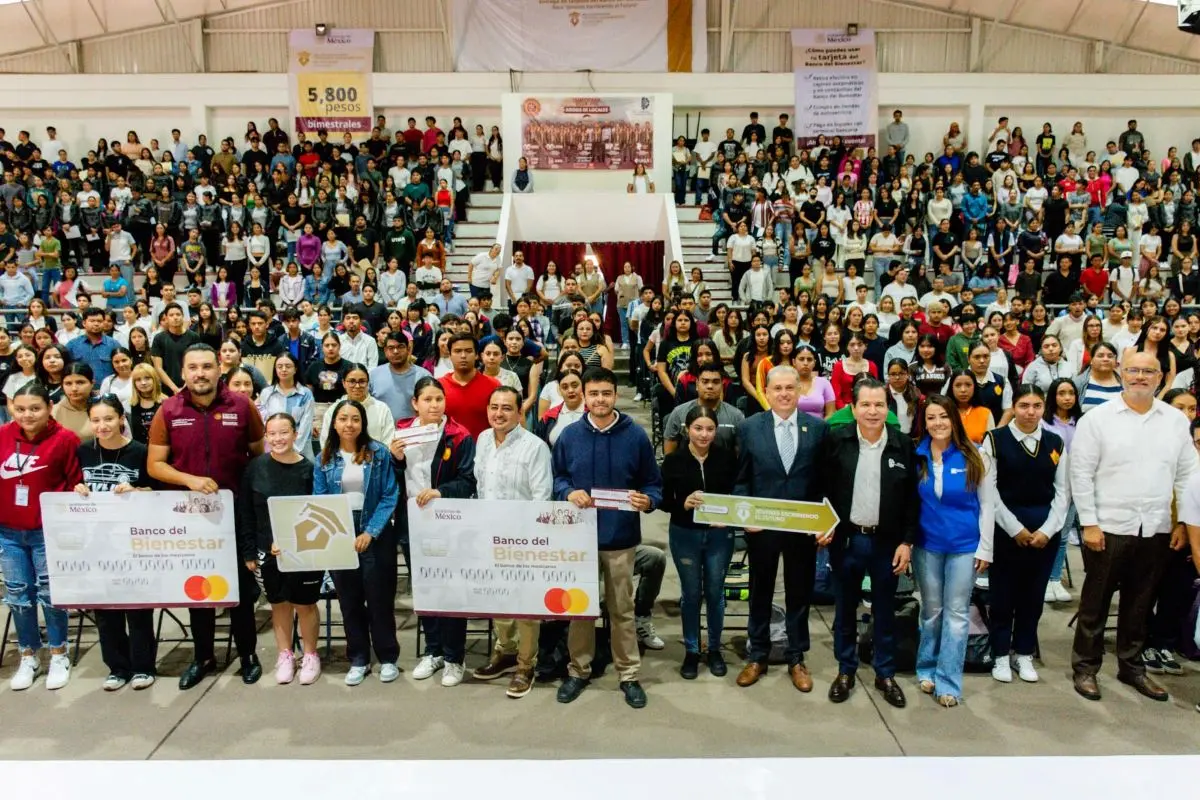 Convocatoria abierta para la Beca Jóvenes Escribiendo el Futuro. Foto: Cortesía
