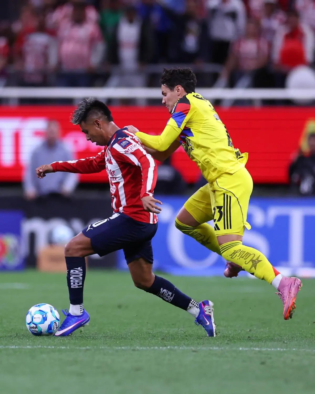 Cuánto le pagan a Efraín Álvarez en Chivas. Foto: Facebook Chivas