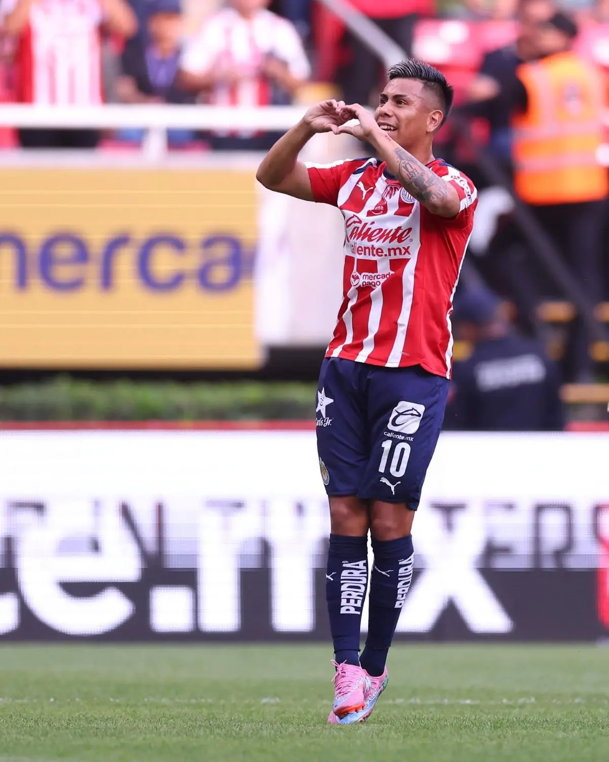 Efraín Álvarez acaba de ser convocado a la Selección Mexicana. Foto: Facebook Chivas