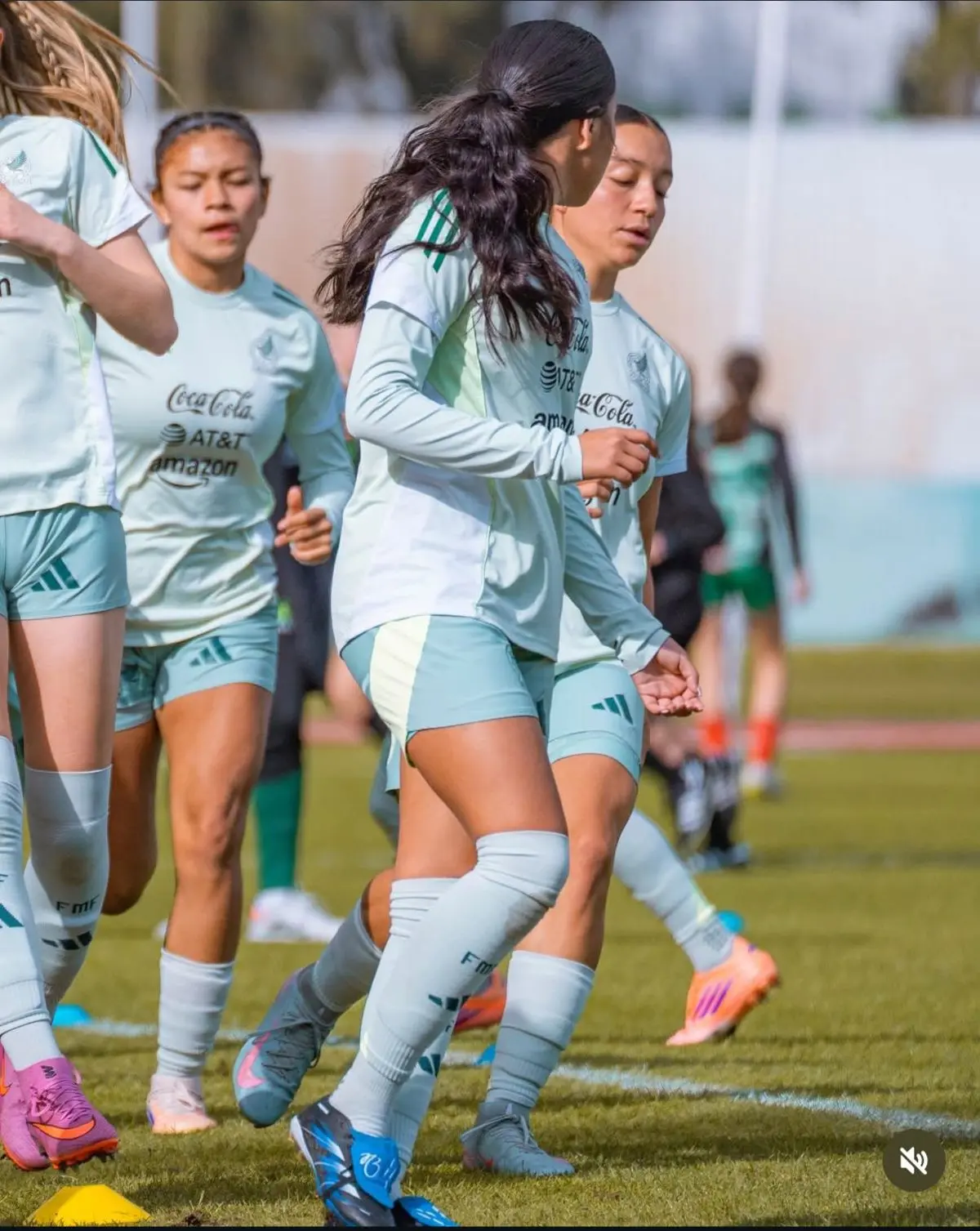 A sus 16 años recién cumplidos, Bethzabeth Barrón tiene claro su objetivo de seguir preparándose y creciendo en el futbol profesional mexicano