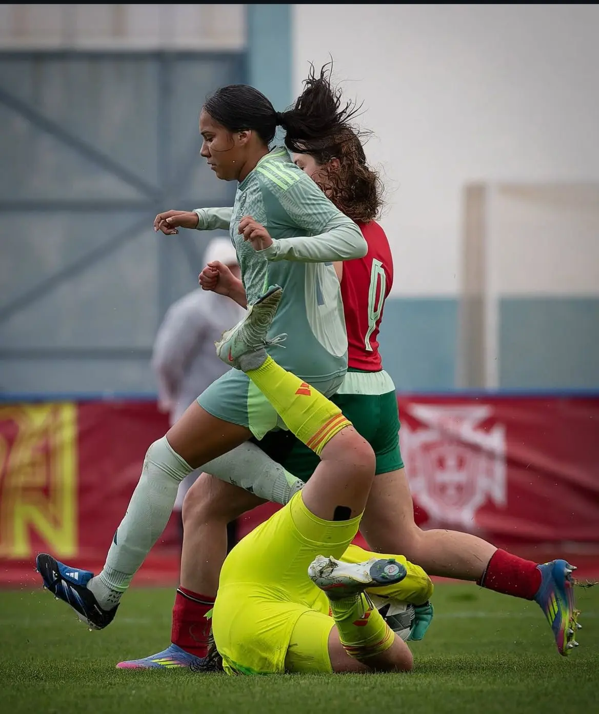 Durante la concentración en el Centro de Alto Rendimiento Bethzabeth se acopló a sus compañeras y practicó jugadas para los partidos en Portugal