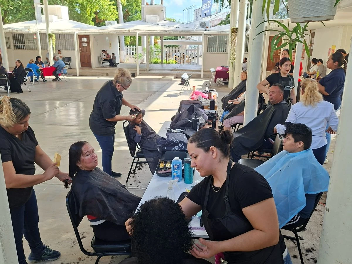 Durante la jornada de servicios del CDI No. 2, la atención en podología y los cortes de cabello gratuitos fueron los más requeridos por la comunidad. Foto: Juan Madrigal