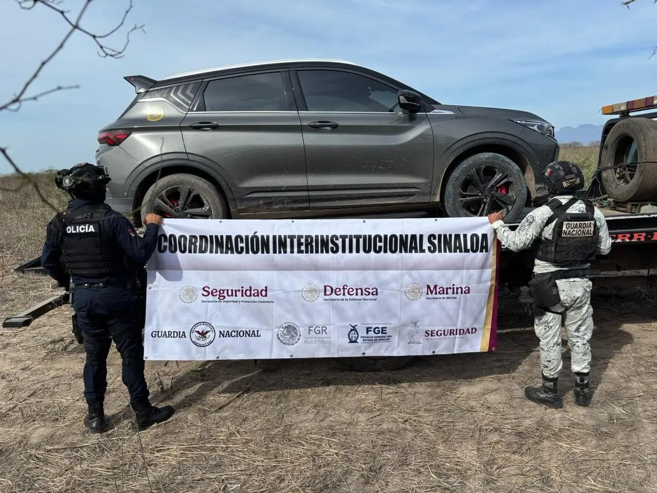 Golpe al crimen en Sinaloa: recuperan 106 vehículos y aseguran 146 explosivos.