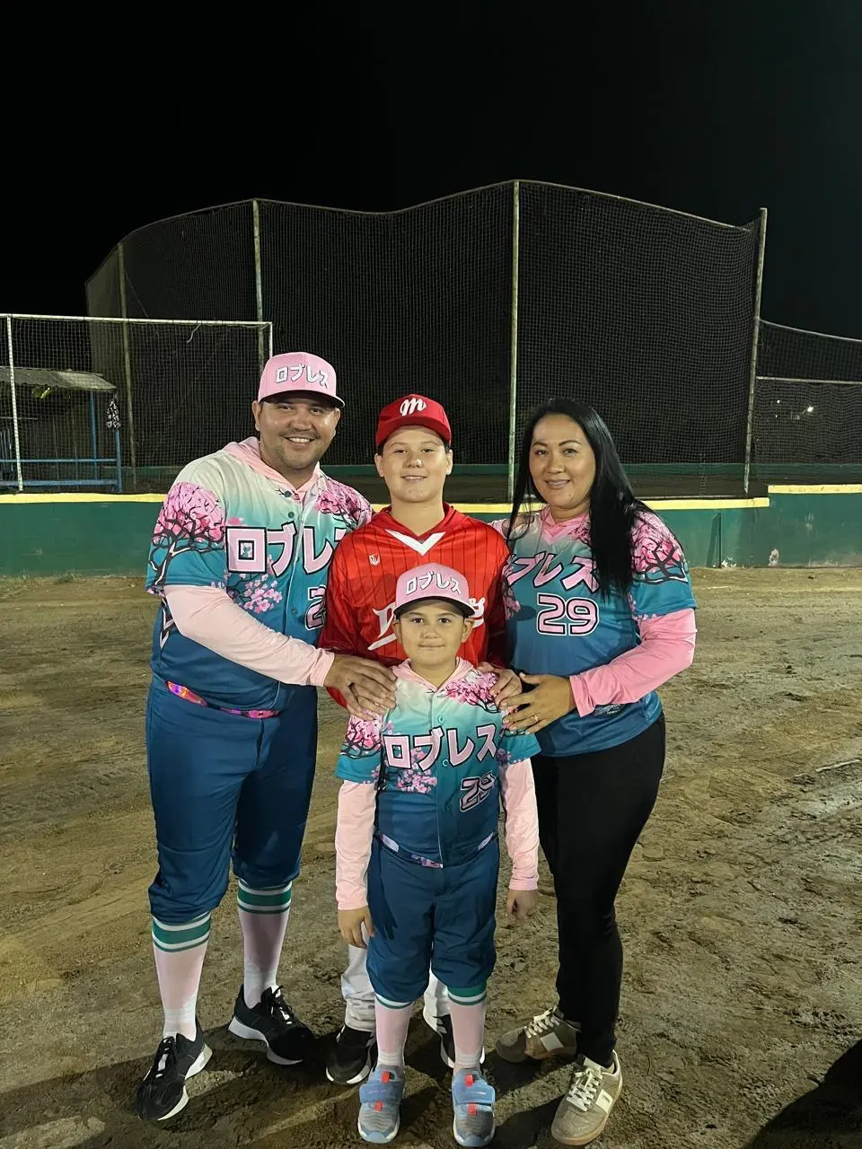 Beisbolista y futbolista desde pequeño, Diego ha tenido en el deporte grandes logros, siempre apoyado por su familia