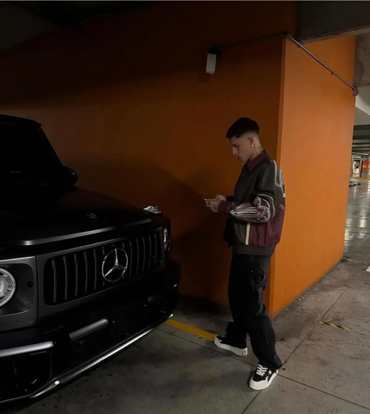 Brían Rodríguez, amante de vehículos Mercedes. Foto: Instagram
