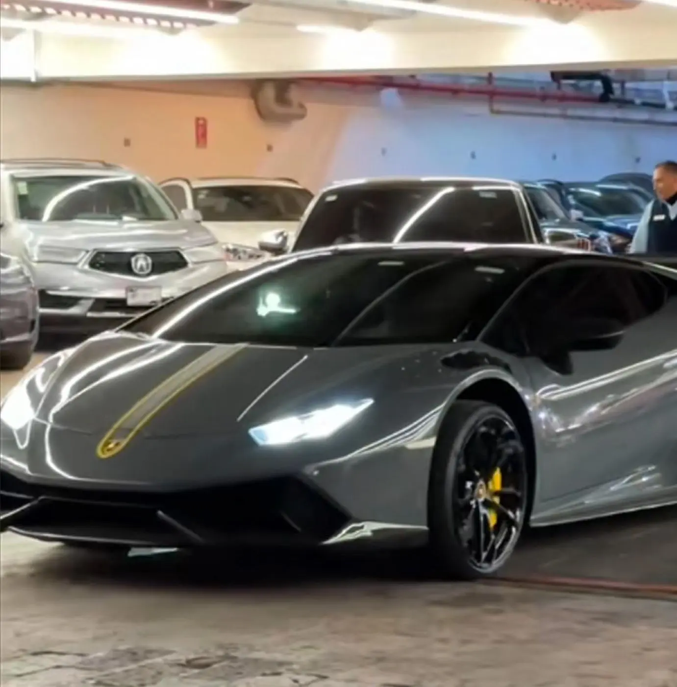 Kevin Ávarez posee un Lamborghini Huracán. Foto. De Cero a 100 MX