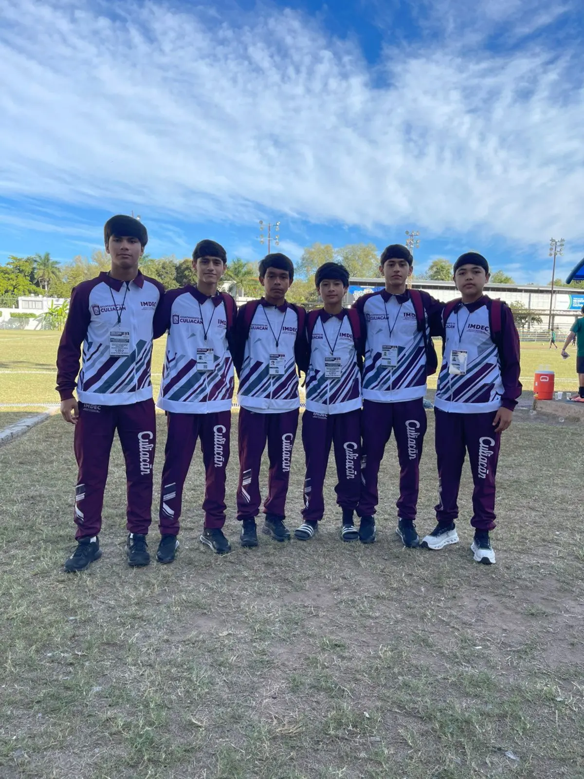 Los jóvenes fueron orgullosos de representar a su cantera.
