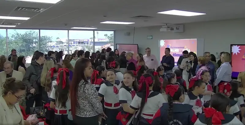 Las estudiantes invitadas se mostraron muy interesadas durante el evento.