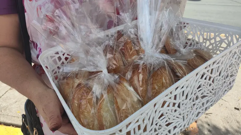 Las empanadas son su principal producto, aunque también hace más cosas como bollitos e incluso pedidos especiales como roscas.