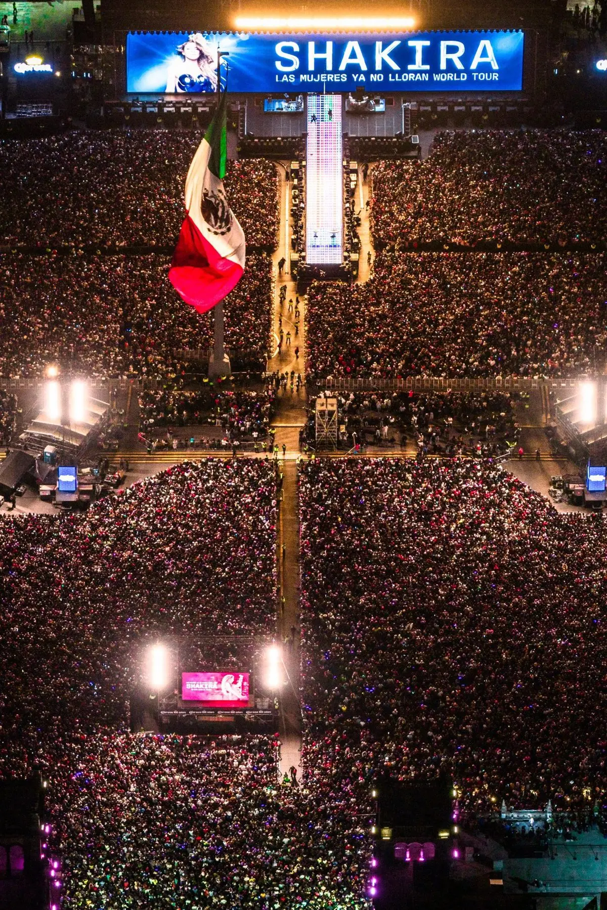 Shakira agradece al público mexicano en el último concierto de su gira en el país.
