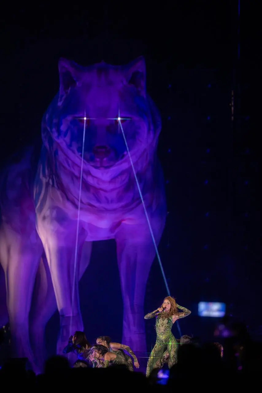 Miles de asistentes disfrutan con seguridad del concierto gratuito de Shakira en la capital.