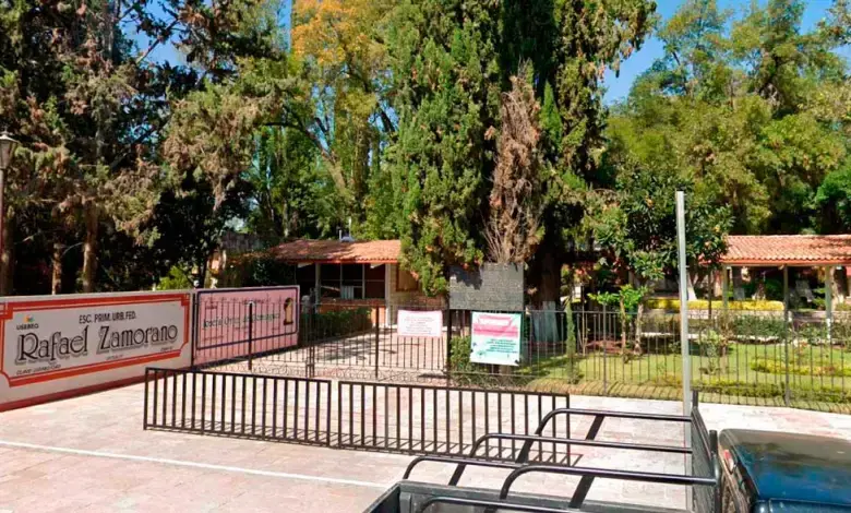 La escuela y estatua son recordatorio del valor de la cinta. Foto: Cortesía