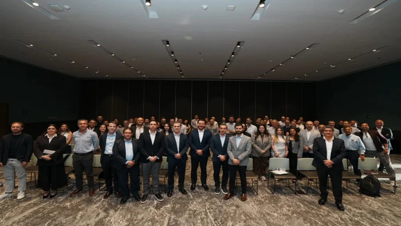 La compra se acordó en la más reciente reunión con proveedores mexicanos de calzado. Foto: Coppel